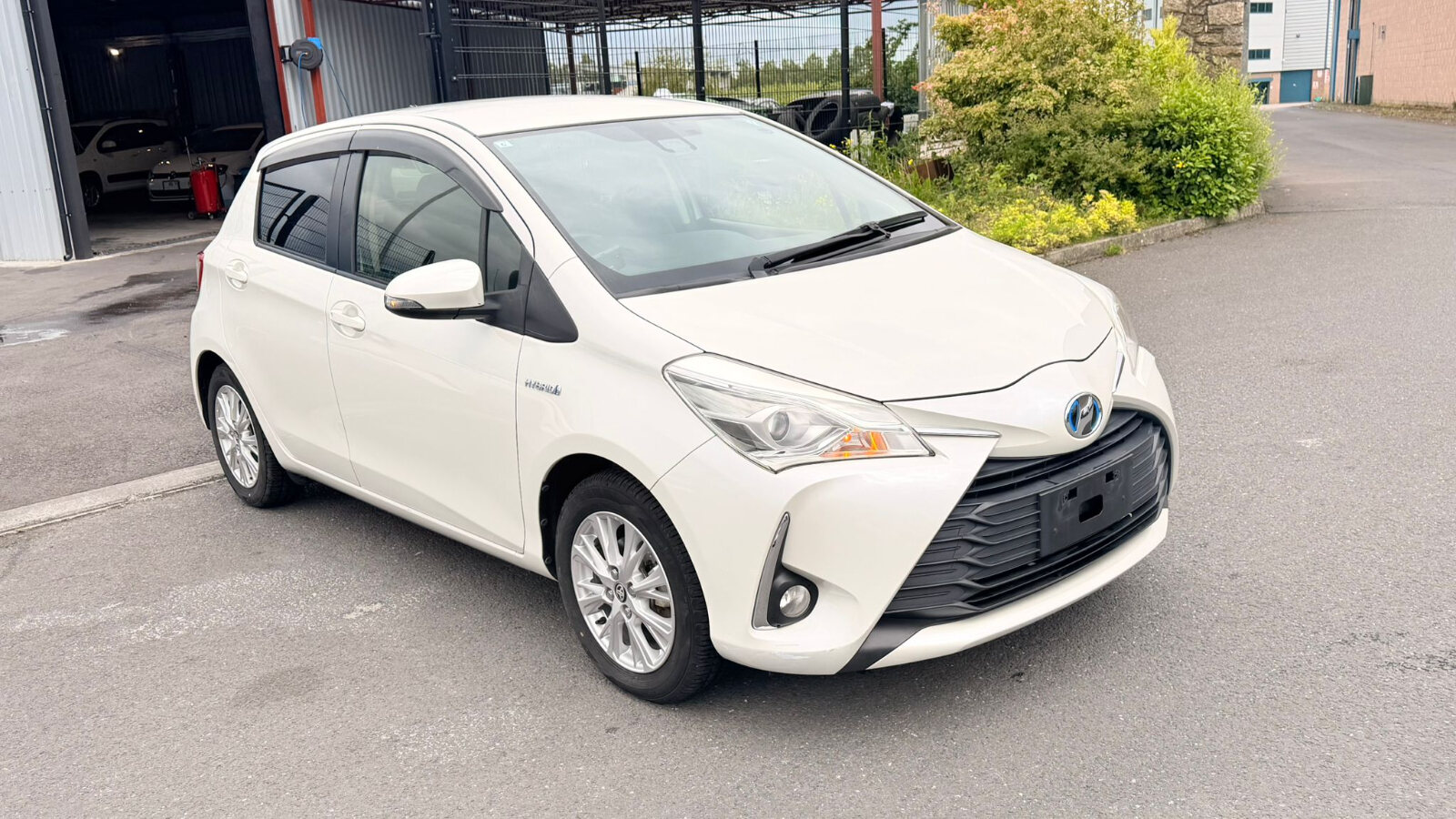 Toyota Vitz White - Image 5
