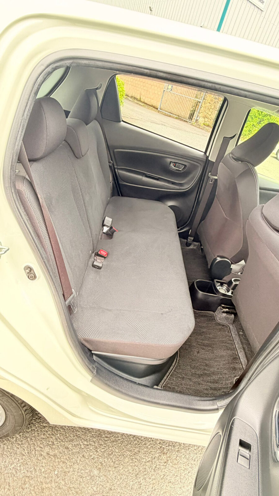 Toyota Vitz White - Image 9