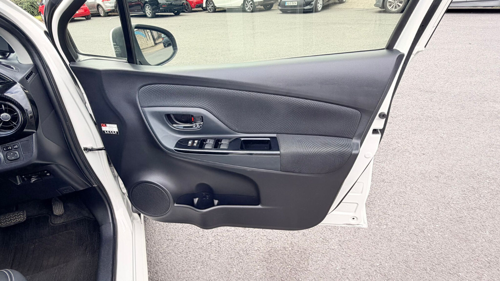 Toyota Vitz White - Image 10