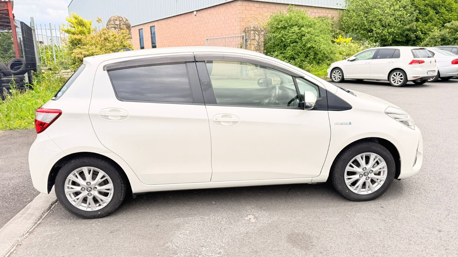 Toyota Vitz White - Image 7