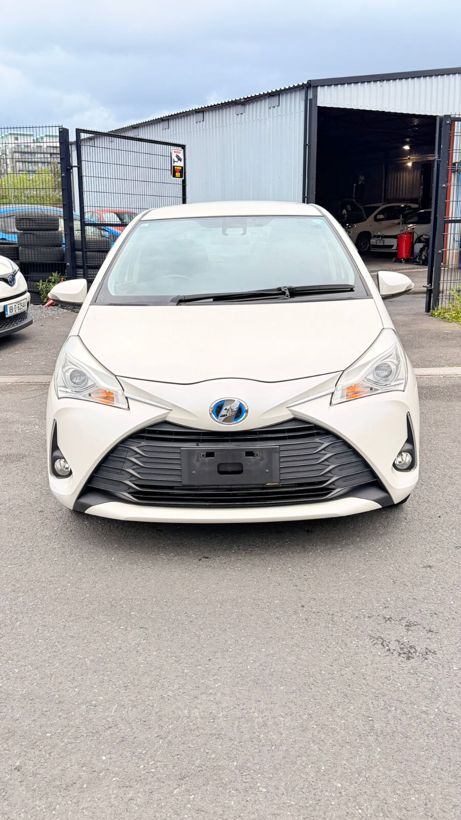 Toyota Vitz White - Image 4