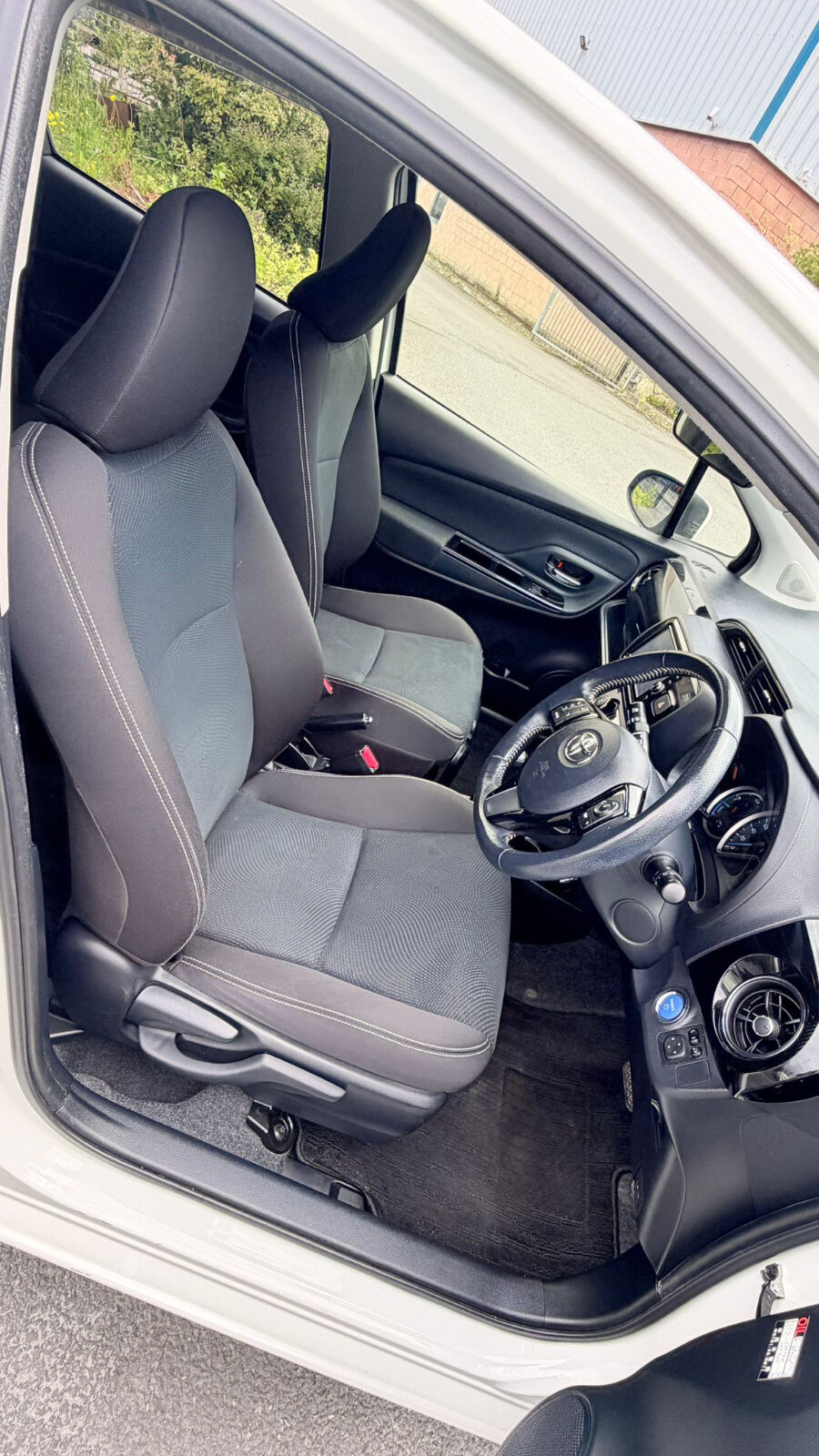 Toyota Vitz White - Image 16