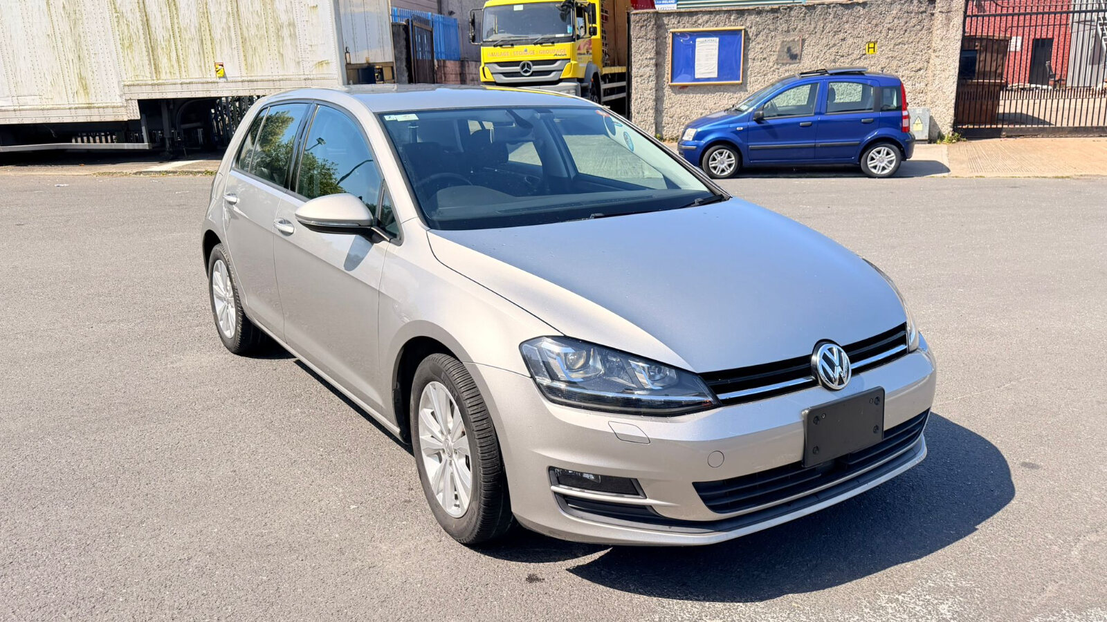 Main car image