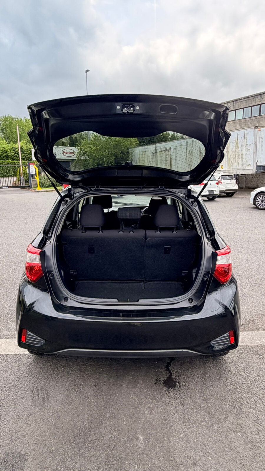 Toyota Vitz Black - Image 13
