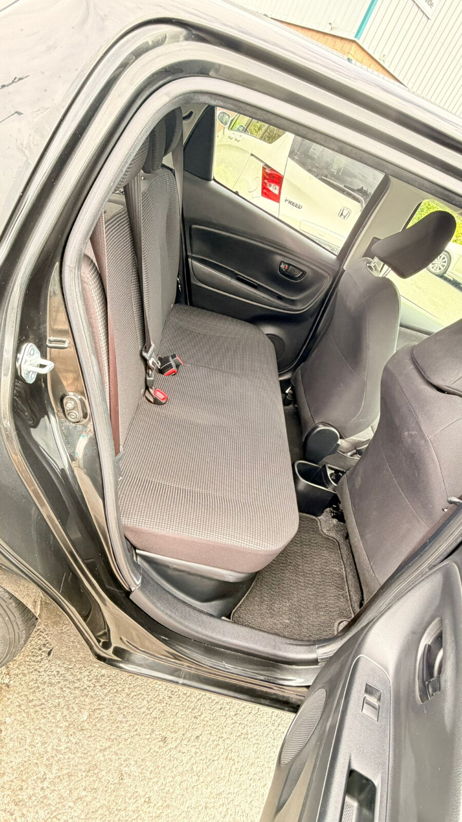 Toyota Vitz Black - Image 11