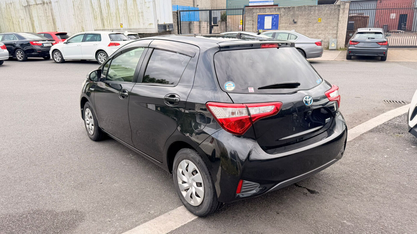 Toyota Vitz Black - Image 12