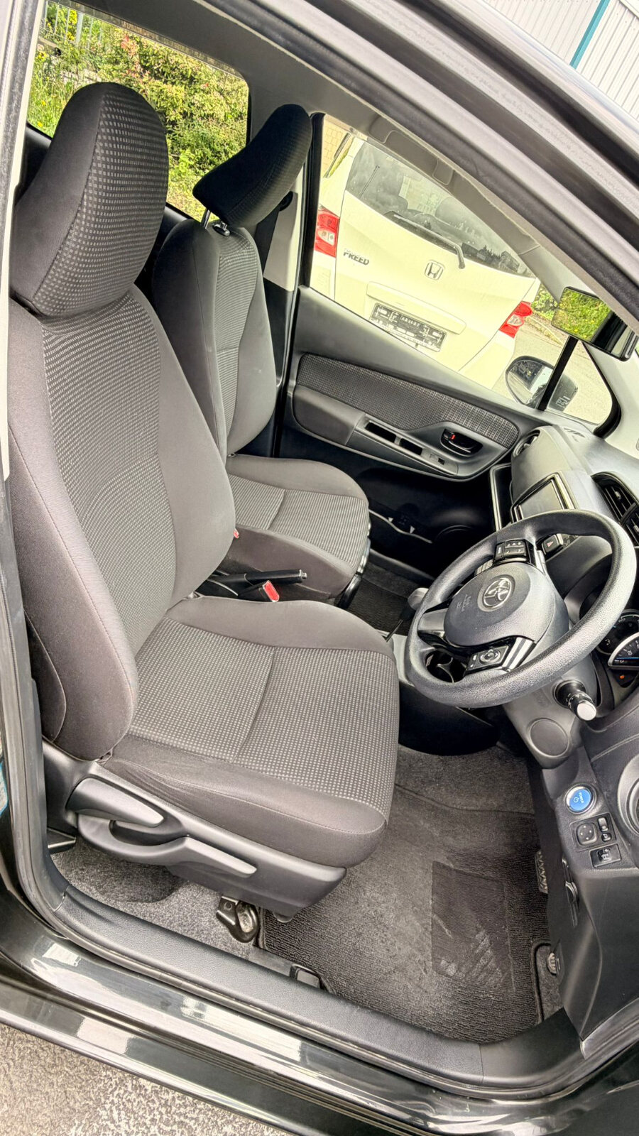 Toyota Vitz Black - Image 7