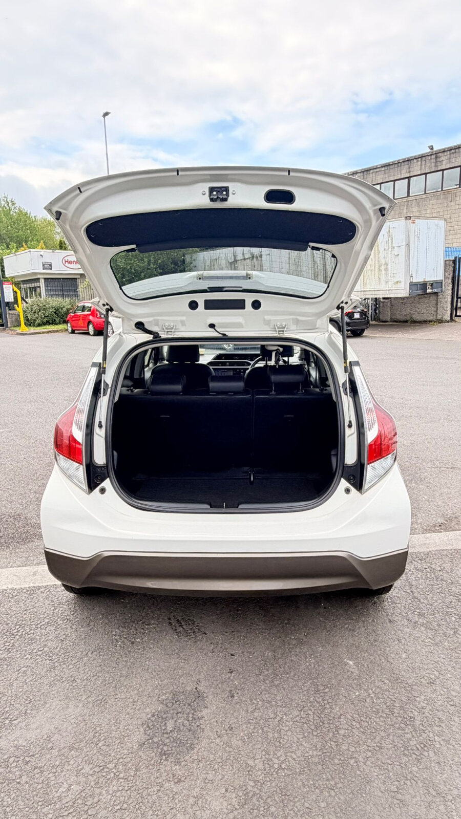 Toyota Aqua White (URBAN) - Image 8