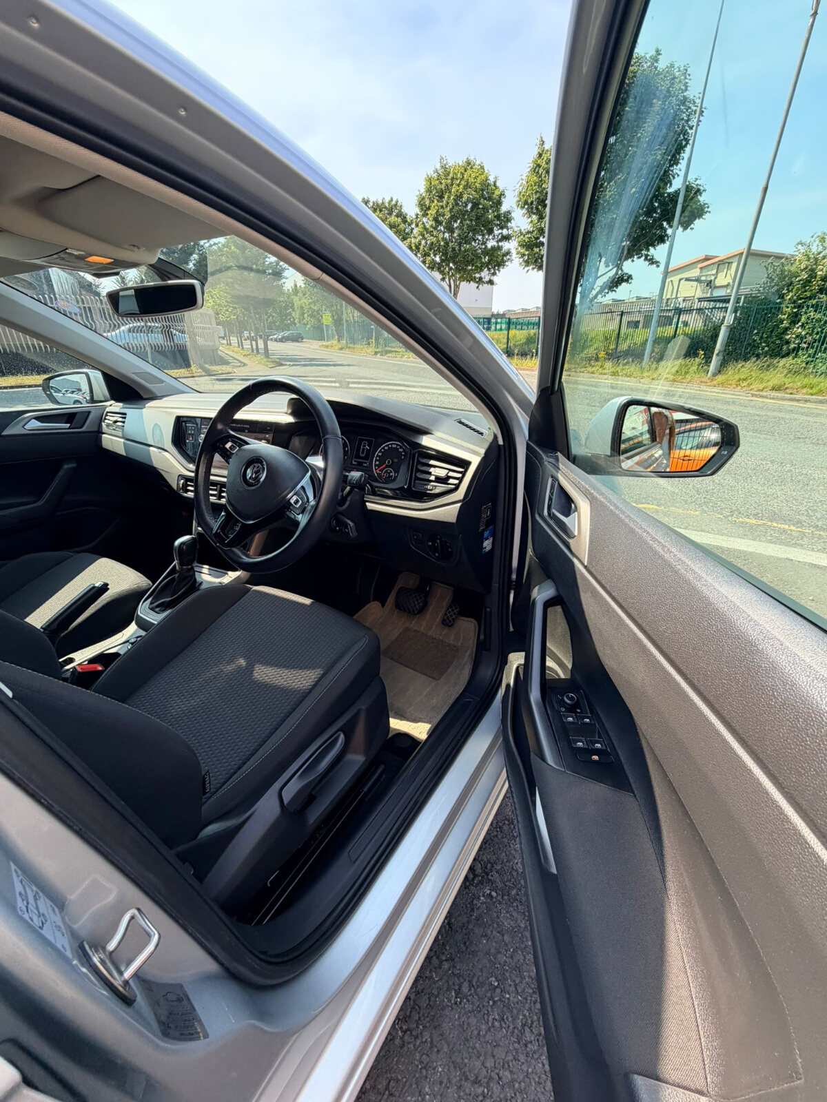 Volkswagen Polo silver - Image 11