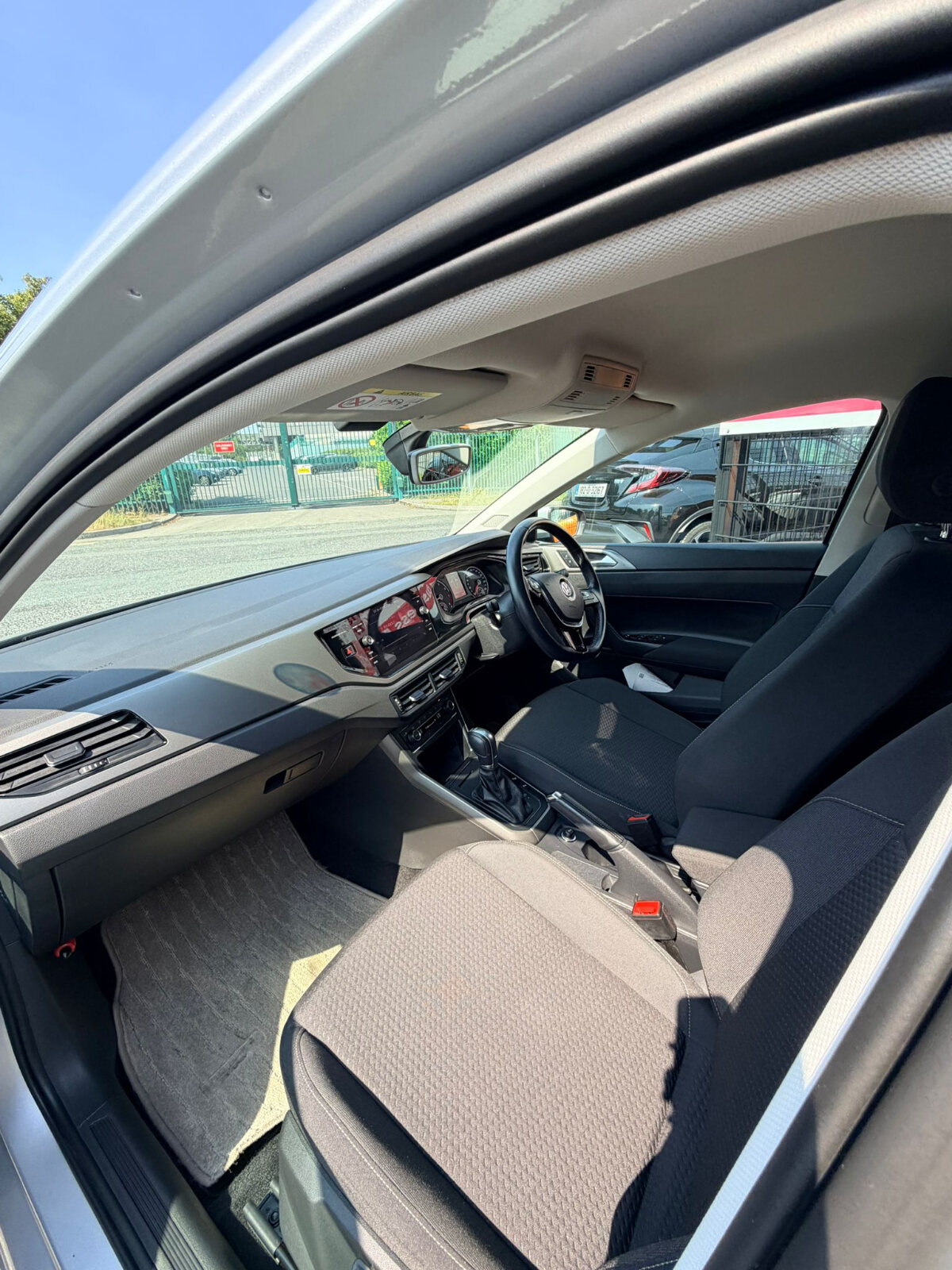 Volkswagen Polo silver - Image 14