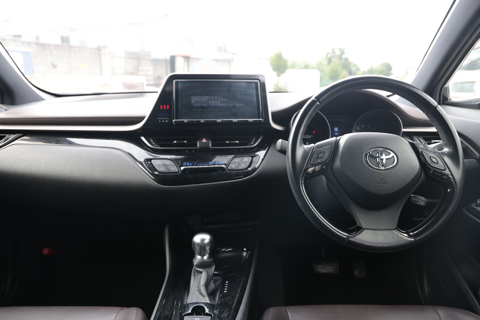 TOYOTA C-HR 2018 Black HYBRID - Image 14