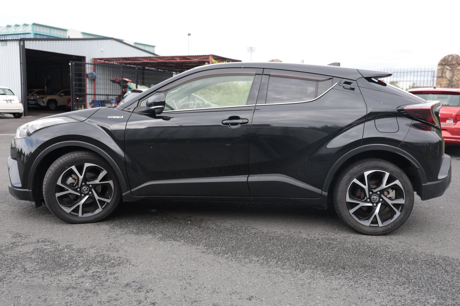 TOYOTA C-HR 2018 Black HYBRID - Image 5