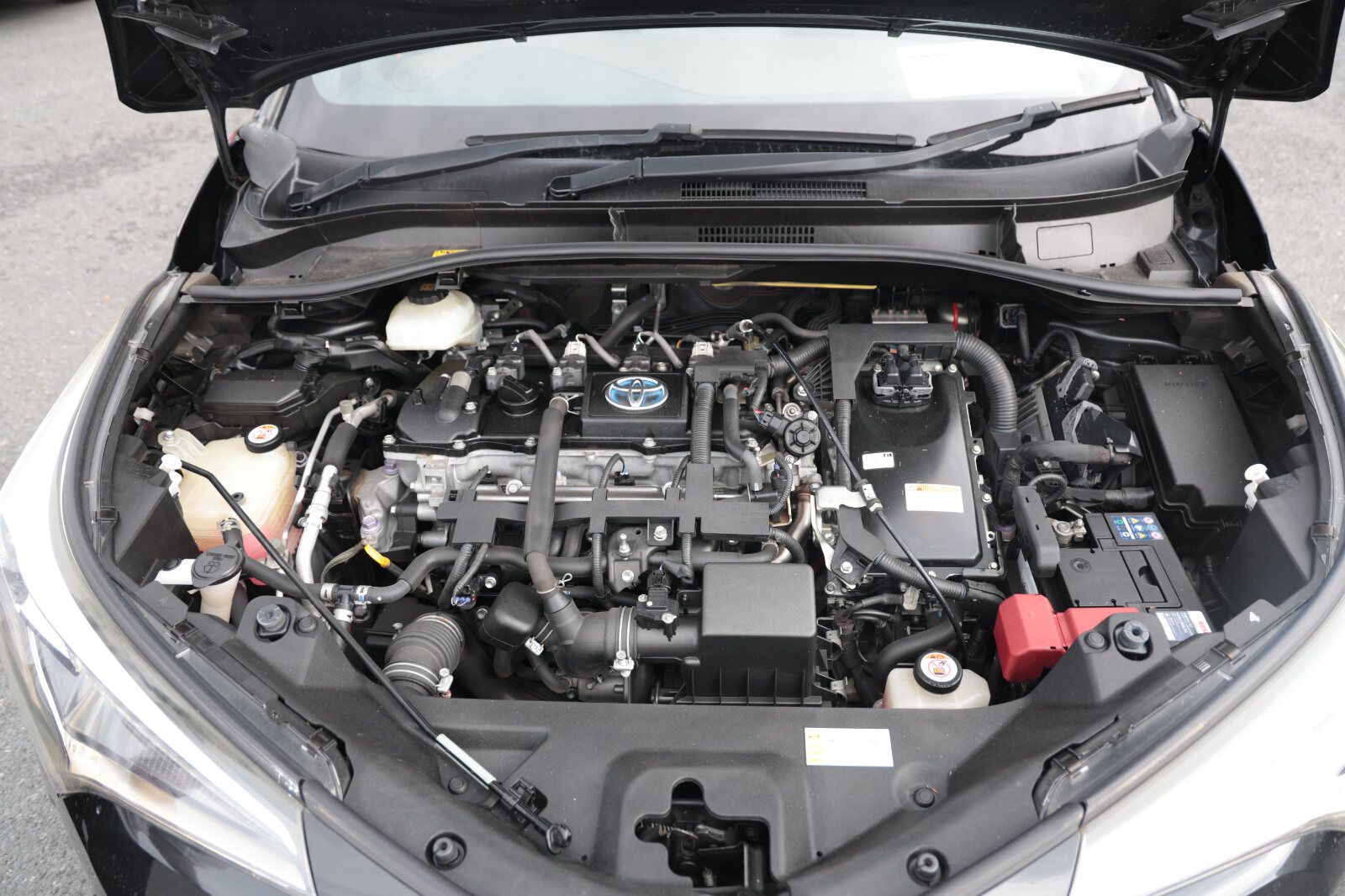 TOYOTA C-HR 2018 Black HYBRID - Image 20