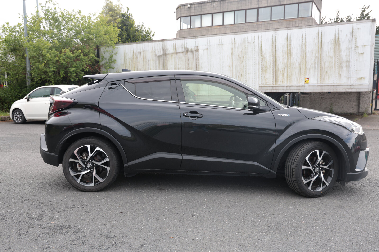 TOYOTA C-HR 2018 Black HYBRID - Image 3