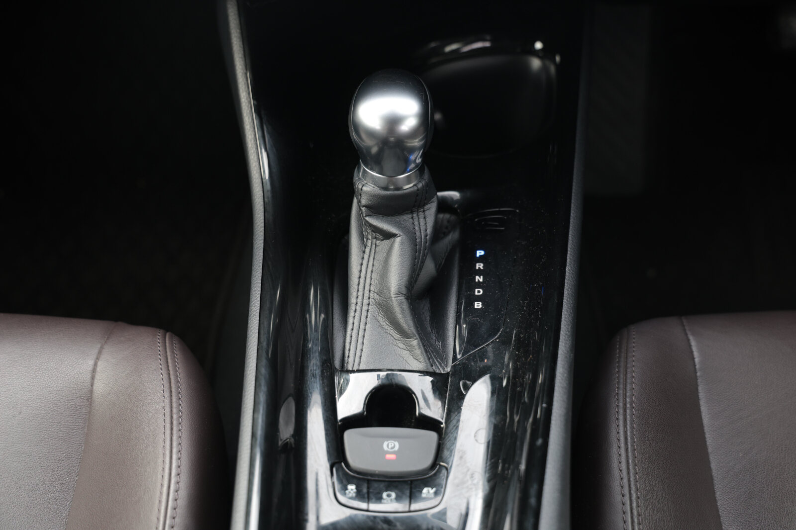TOYOTA C-HR 2018 Black HYBRID - Image 15