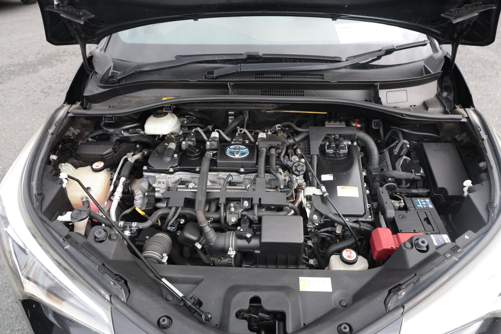 TOYOTA C-HR 2018 Black HYBRID - Image 21