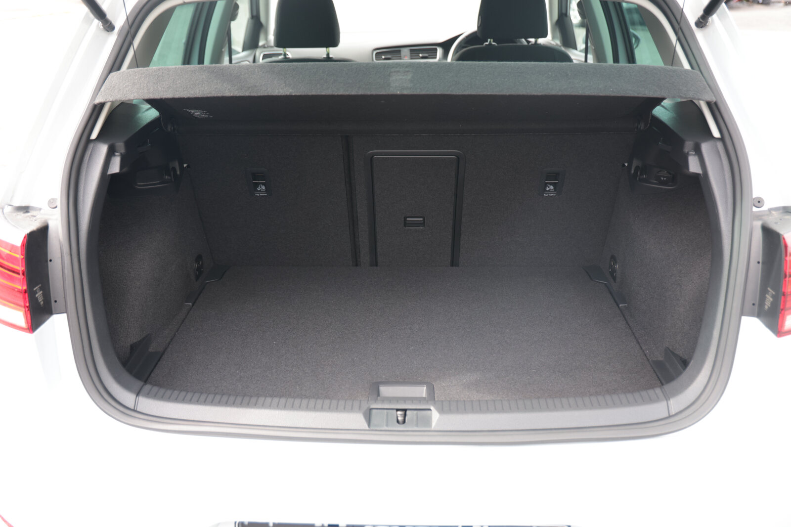 Volkswagen Golf White 2017 - Image 16