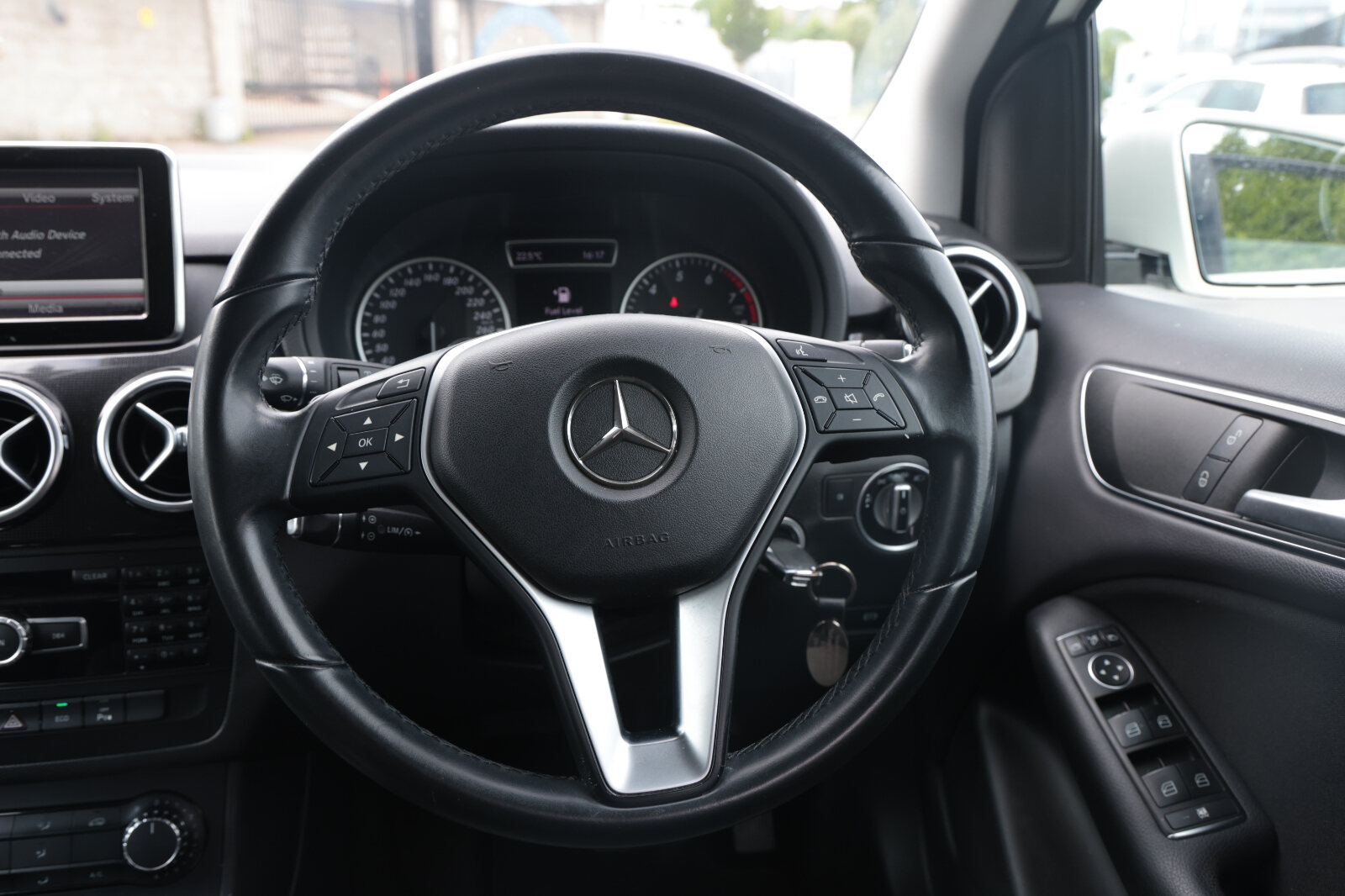 Mercedes-Benz B-Class 2014 - Image 29