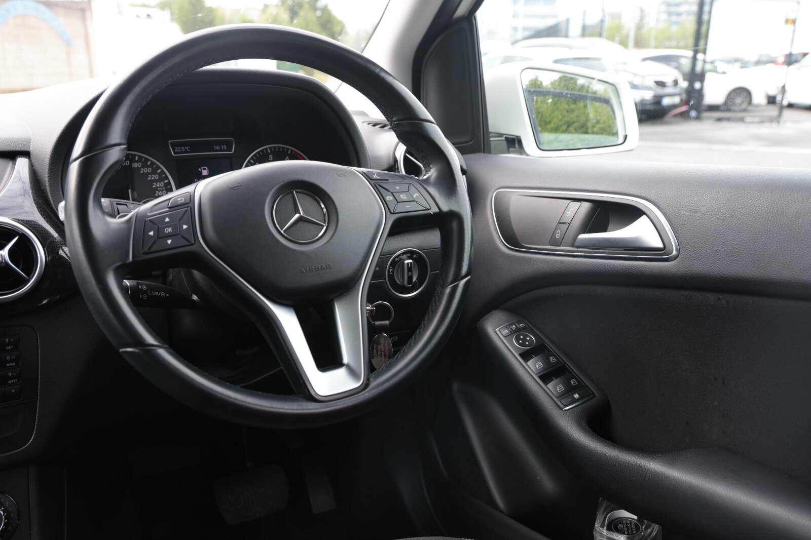 Mercedes-Benz B-Class 2014 - Image 30