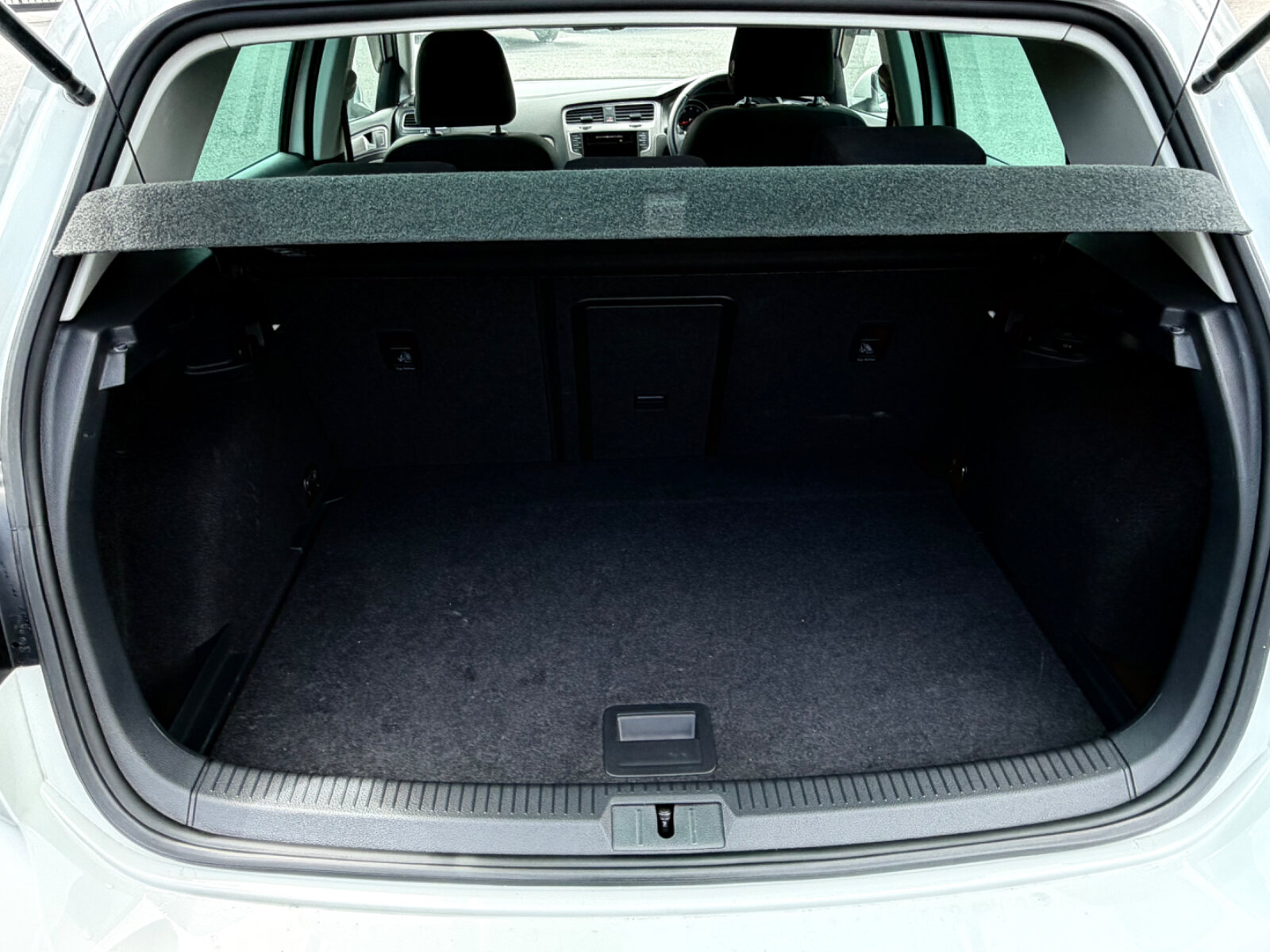 Volkswgen Golf White - Image 12
