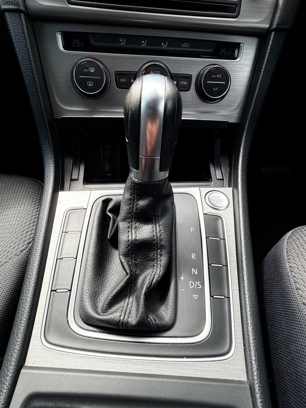 Volkswgen Golf White - Image 18