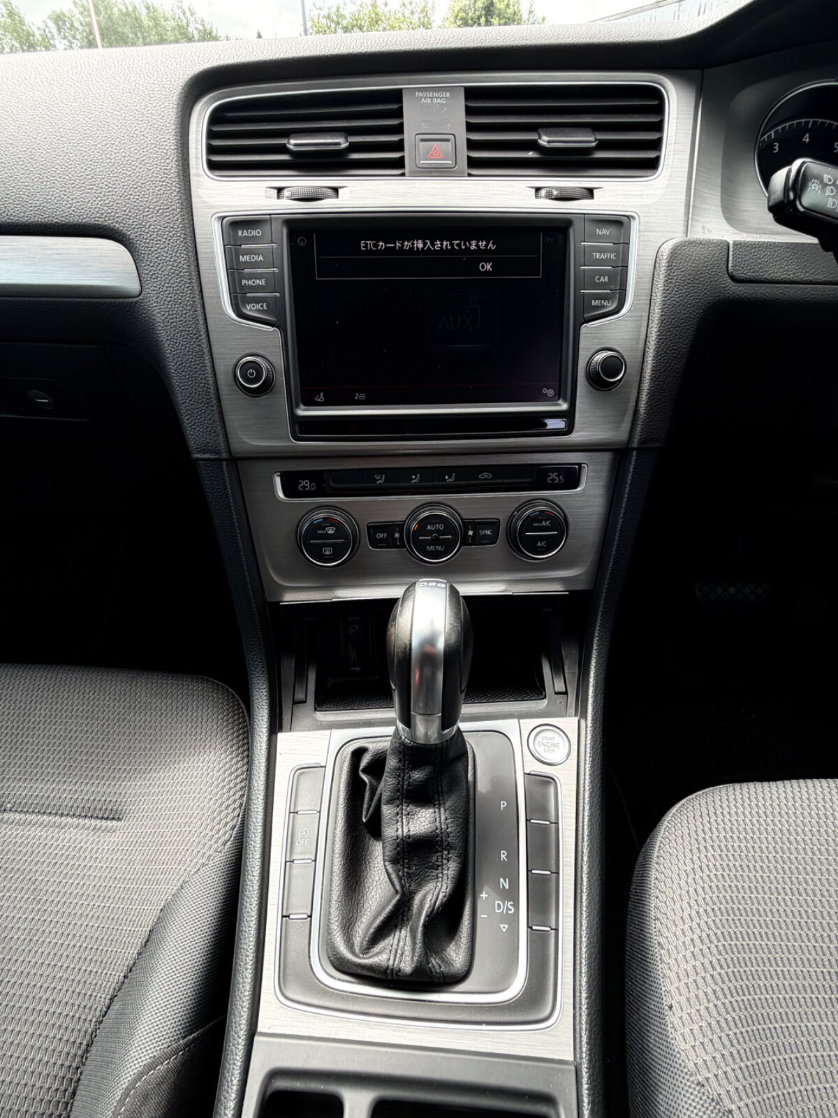 Volkswgen Golf White - Image 17