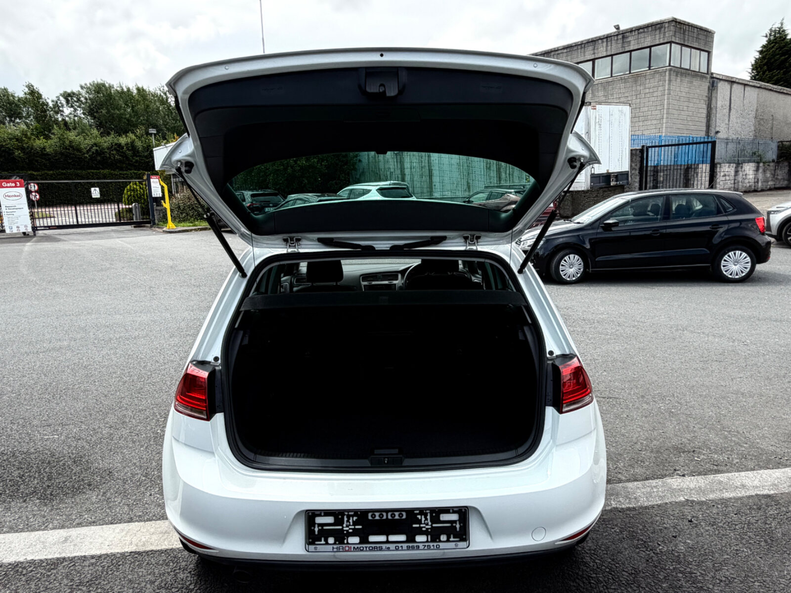 Volkswgen Golf White - Image 11