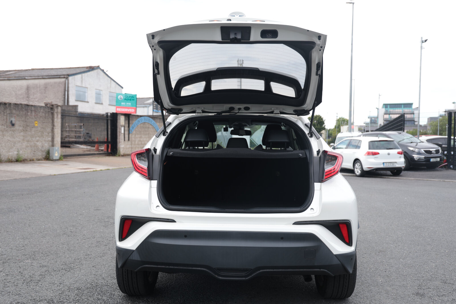 TOYOTA CHR 2019 WHITE HYBRID - Image 16