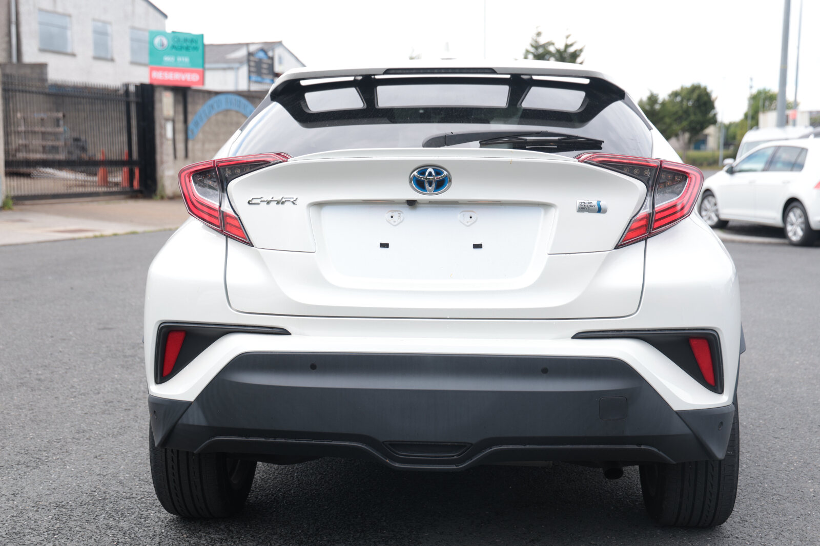 TOYOTA CHR 2019 WHITE HYBRID - Image 10