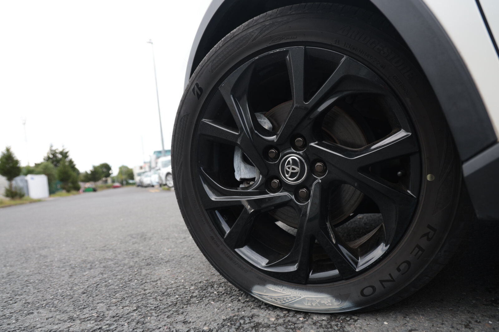 TOYOTA CHR 2019 WHITE HYBRID - Image 3