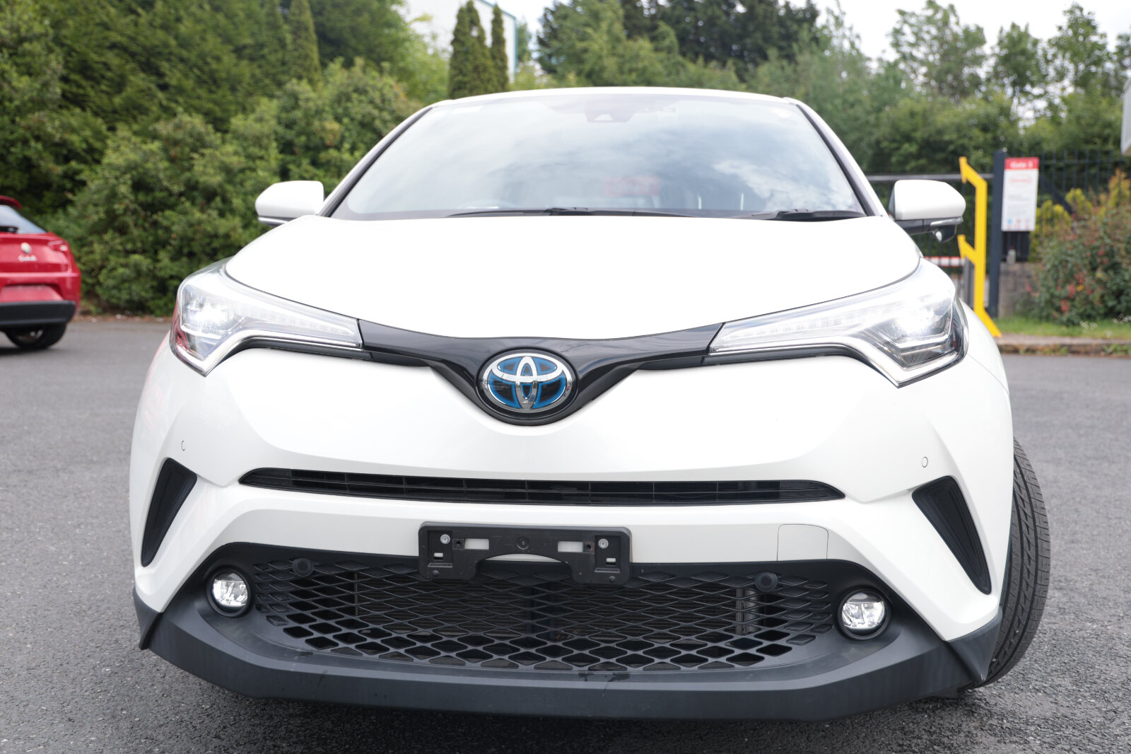 TOYOTA CHR 2019 WHITE HYBRID - Image 2
