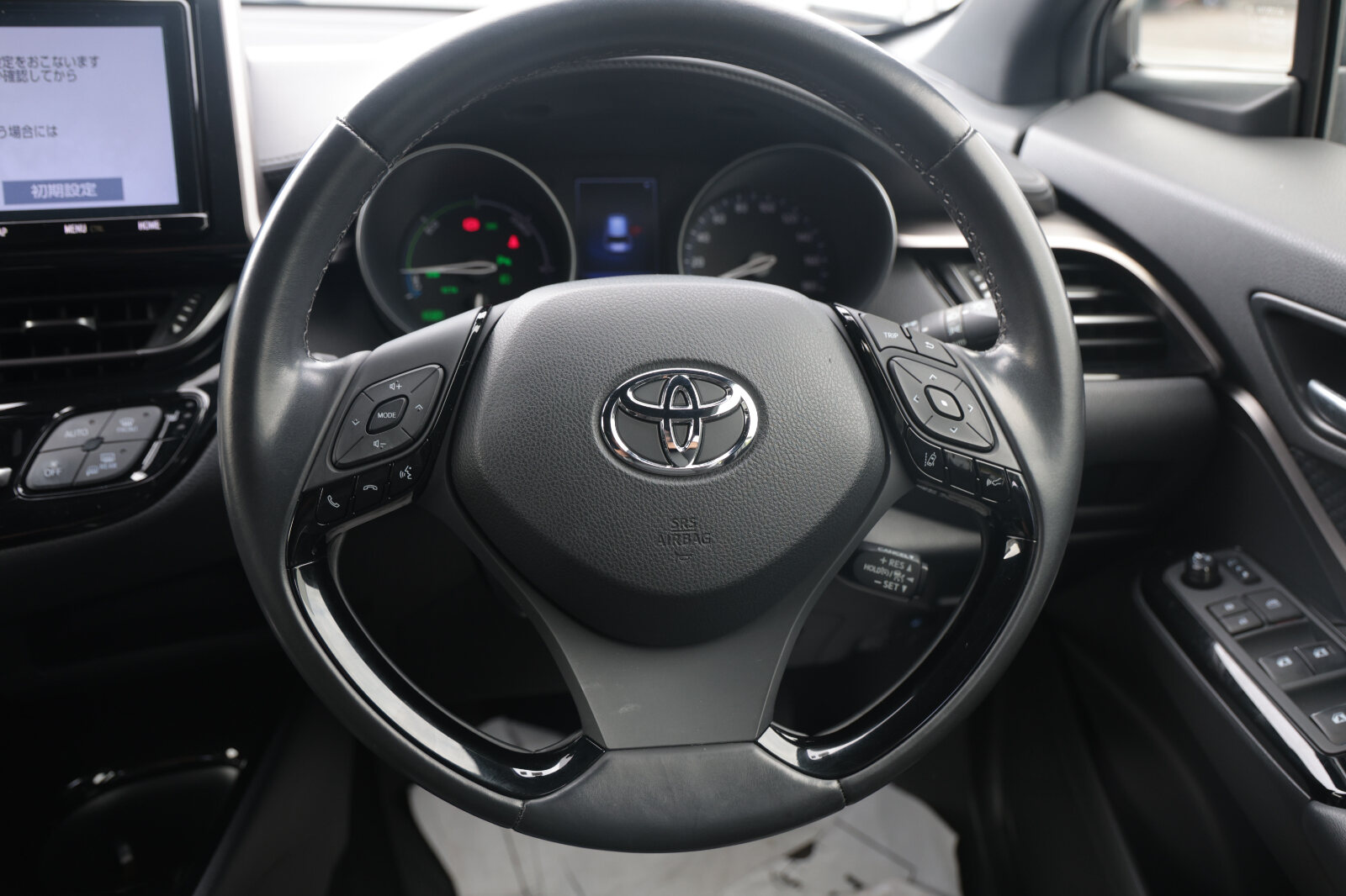 TOYOTA CHR 2019 WHITE HYBRID - Image 35