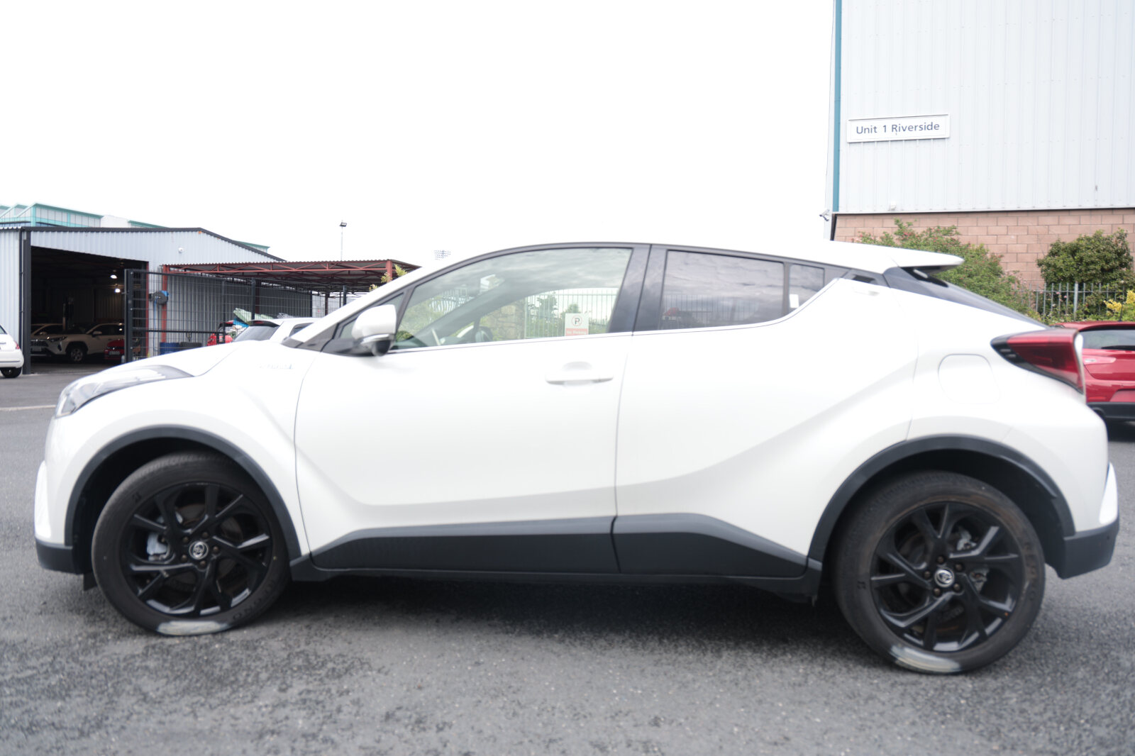 TOYOTA CHR 2019 WHITE HYBRID - Image 7