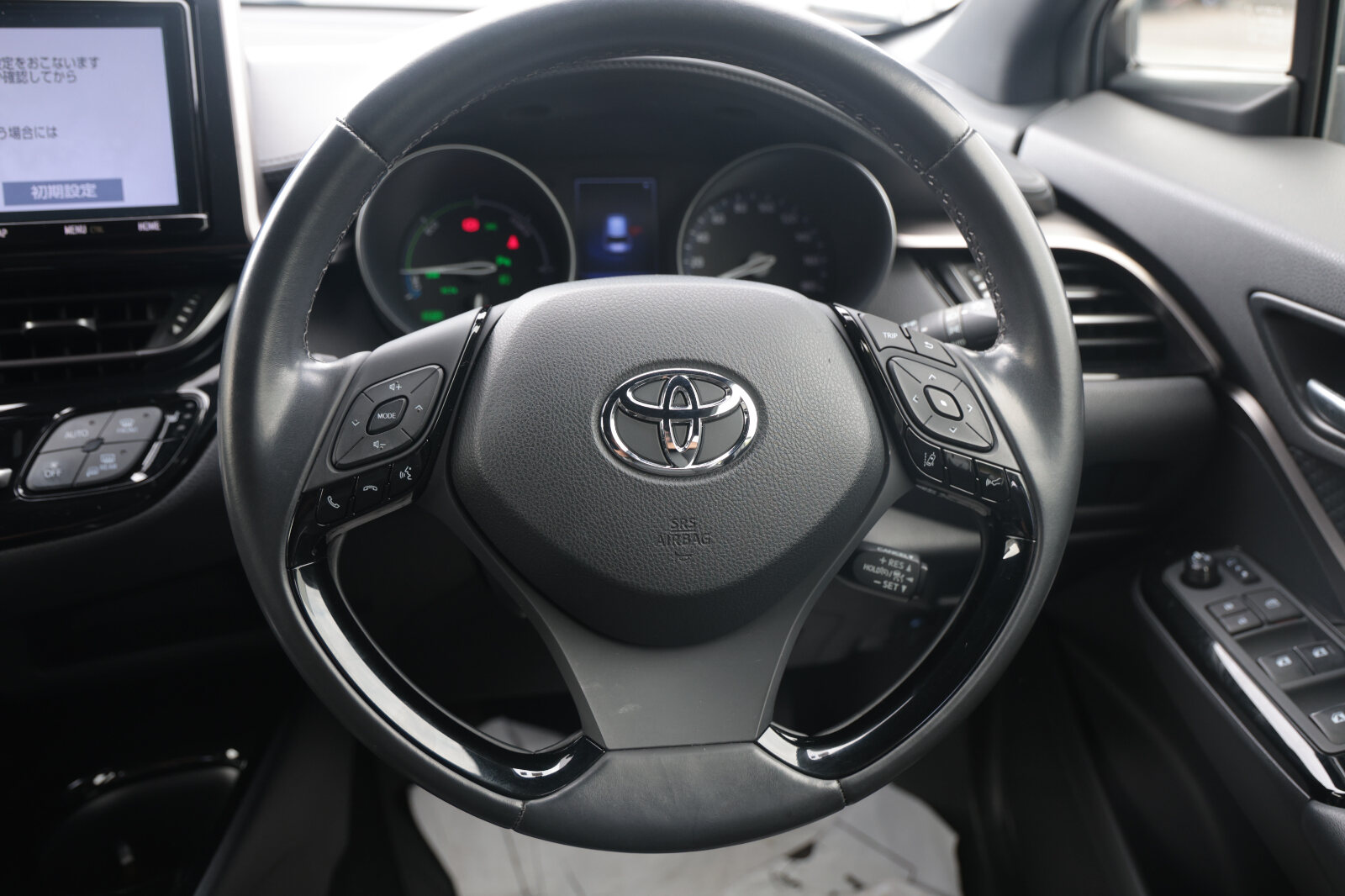 TOYOTA CHR 2019 WHITE HYBRID - Image 34