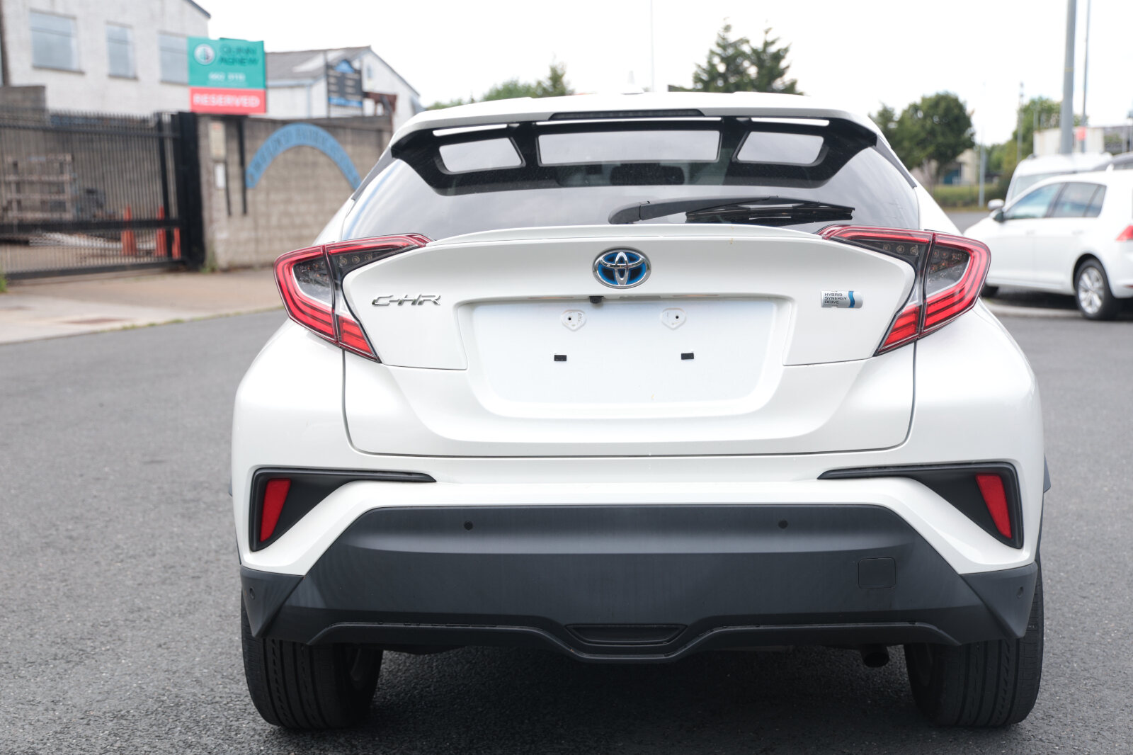 TOYOTA CHR 2019 WHITE HYBRID - Image 13