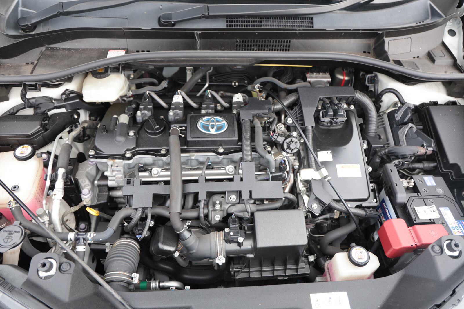 TOYOTA CHR 2019 WHITE HYBRID - Image 44