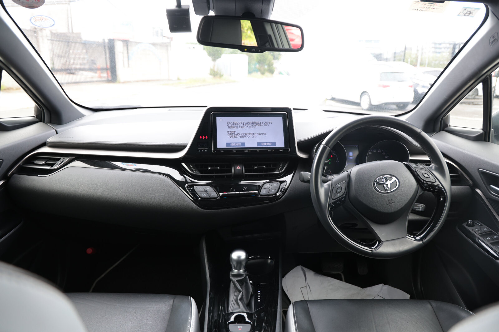 TOYOTA CHR 2019 WHITE HYBRID - Image 31