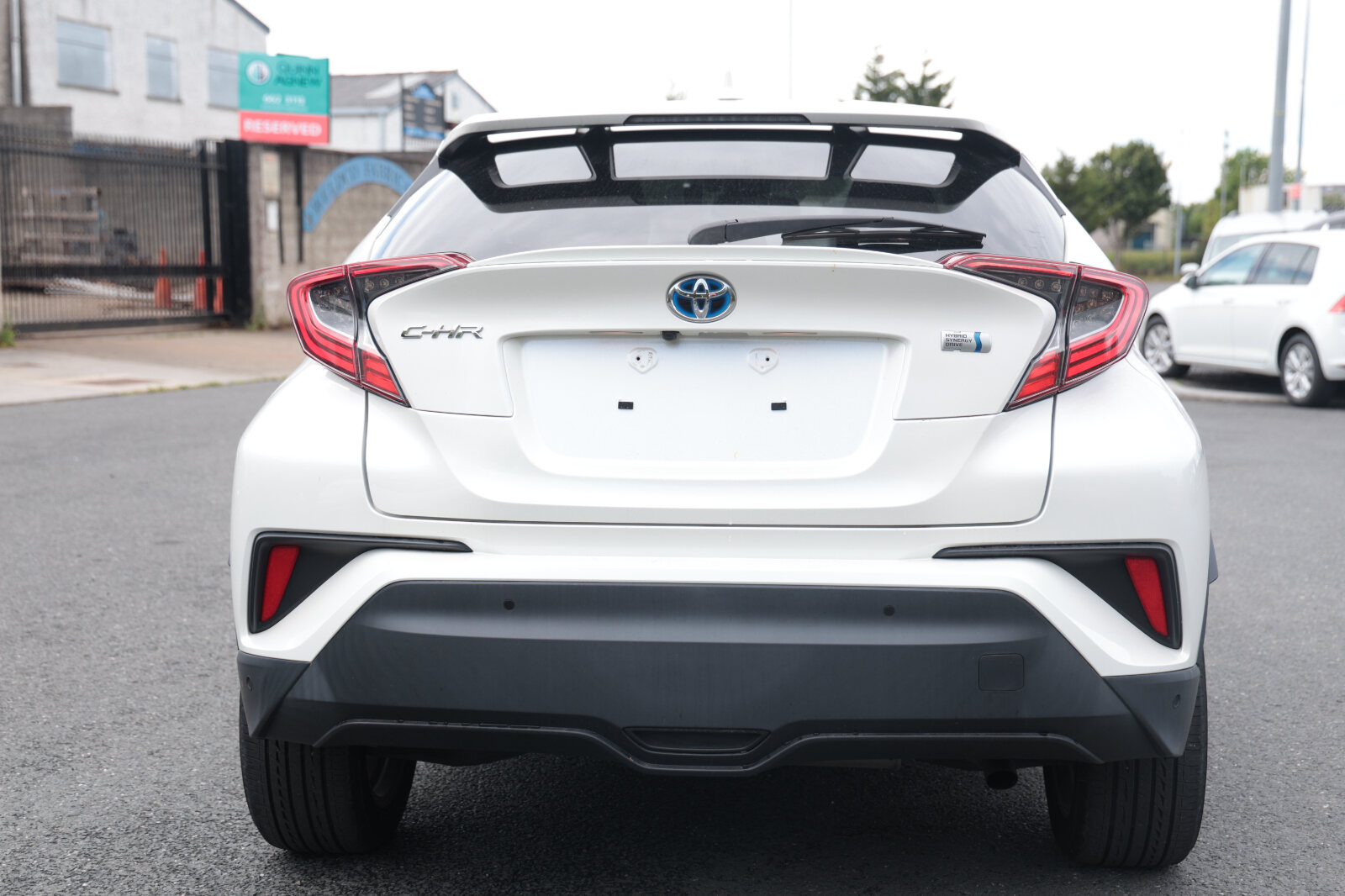 TOYOTA CHR 2019 WHITE HYBRID - Image 11