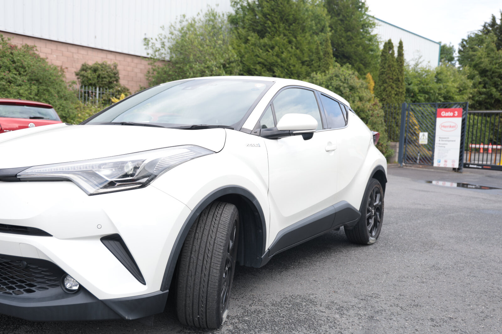 TOYOTA CHR 2019 WHITE HYBRID - Image 6