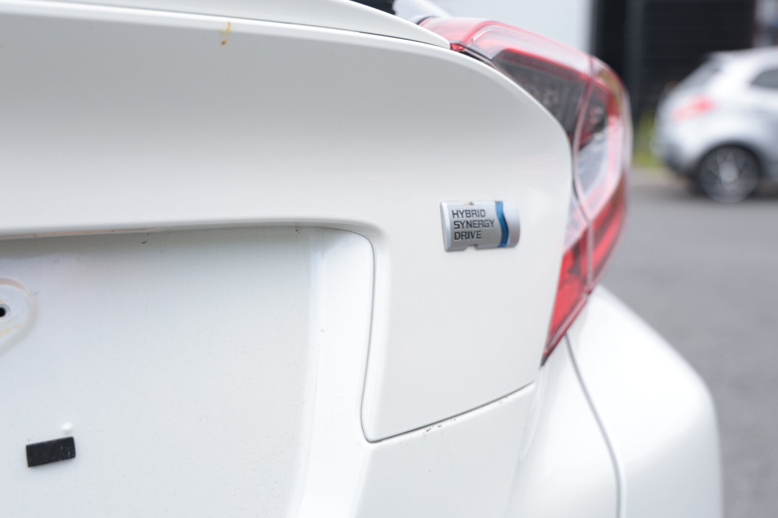 TOYOTA CHR 2019 WHITE HYBRID - Image 15