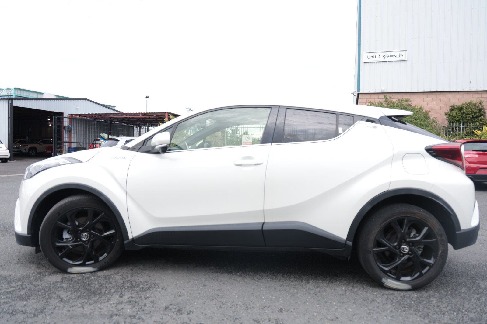 TOYOTA CHR 2019 WHITE HYBRID - Image 8