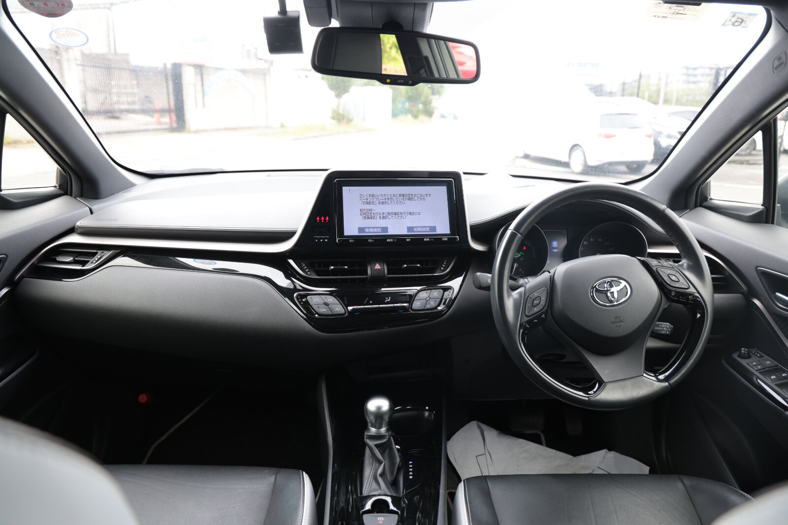 TOYOTA CHR 2019 WHITE HYBRID - Image 30