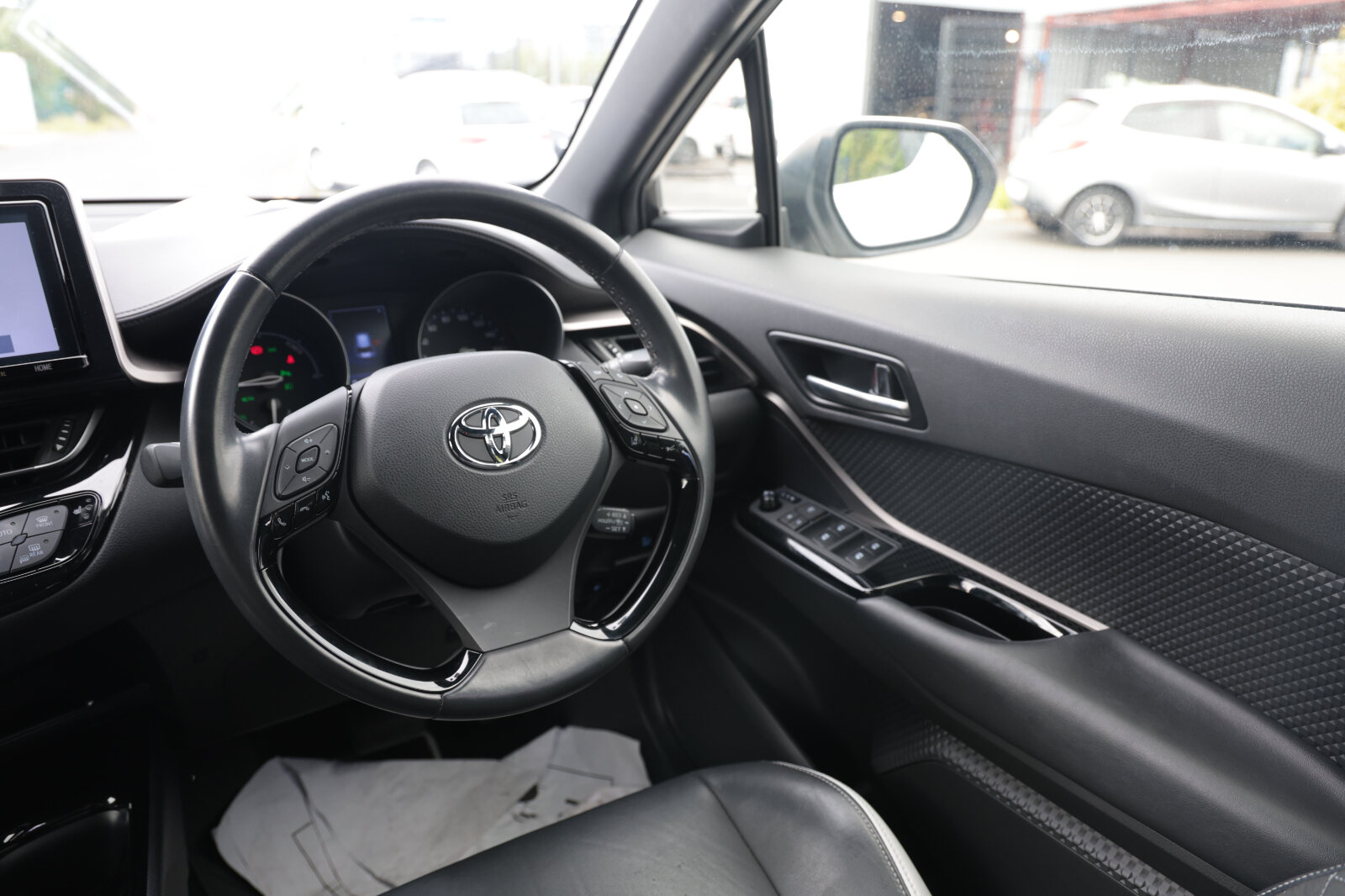 TOYOTA CHR 2019 WHITE HYBRID - Image 40