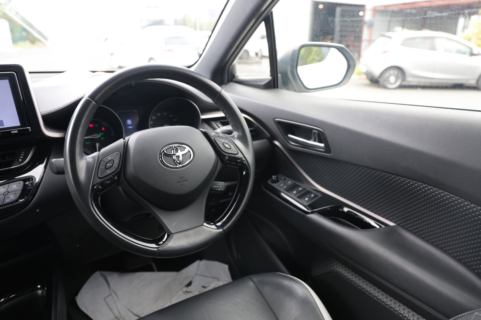 TOYOTA CHR 2019 WHITE HYBRID - Image 41