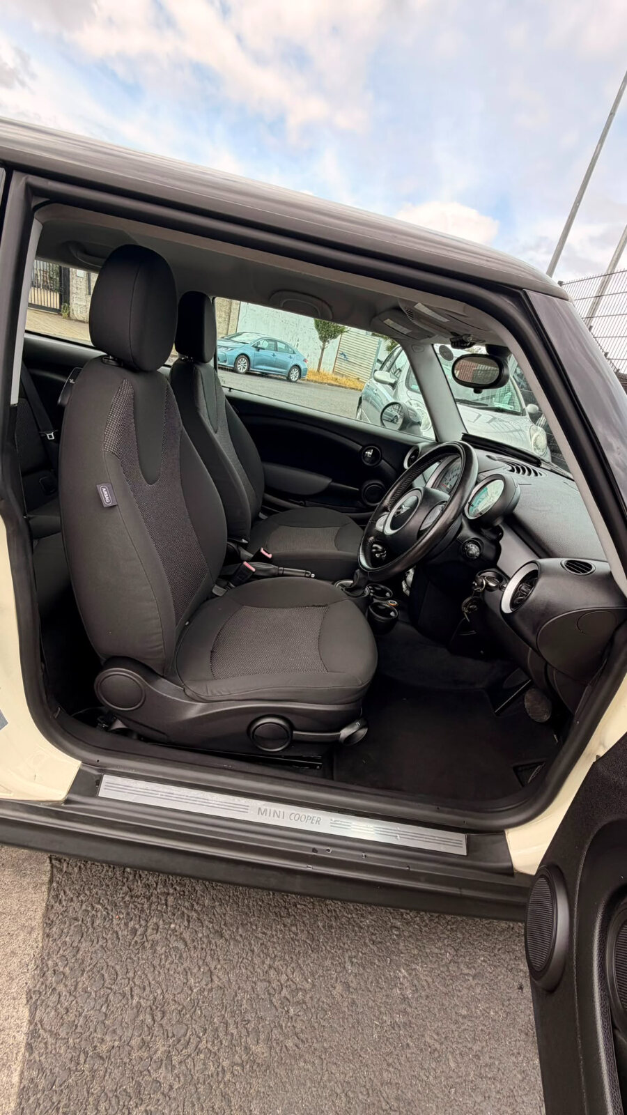 MINI Cooper 2011 1.6 petrol auto - Image 12