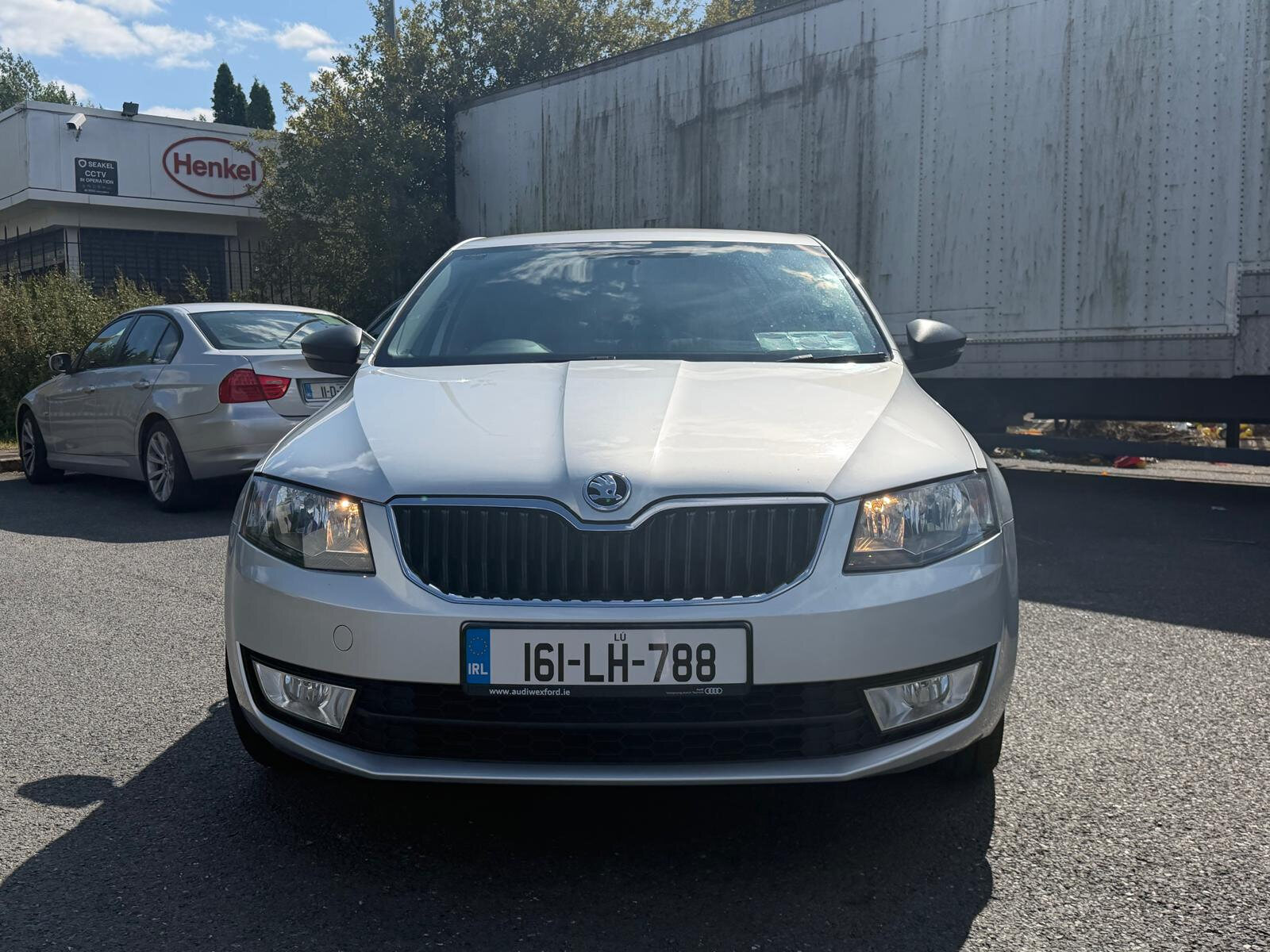 Main car image