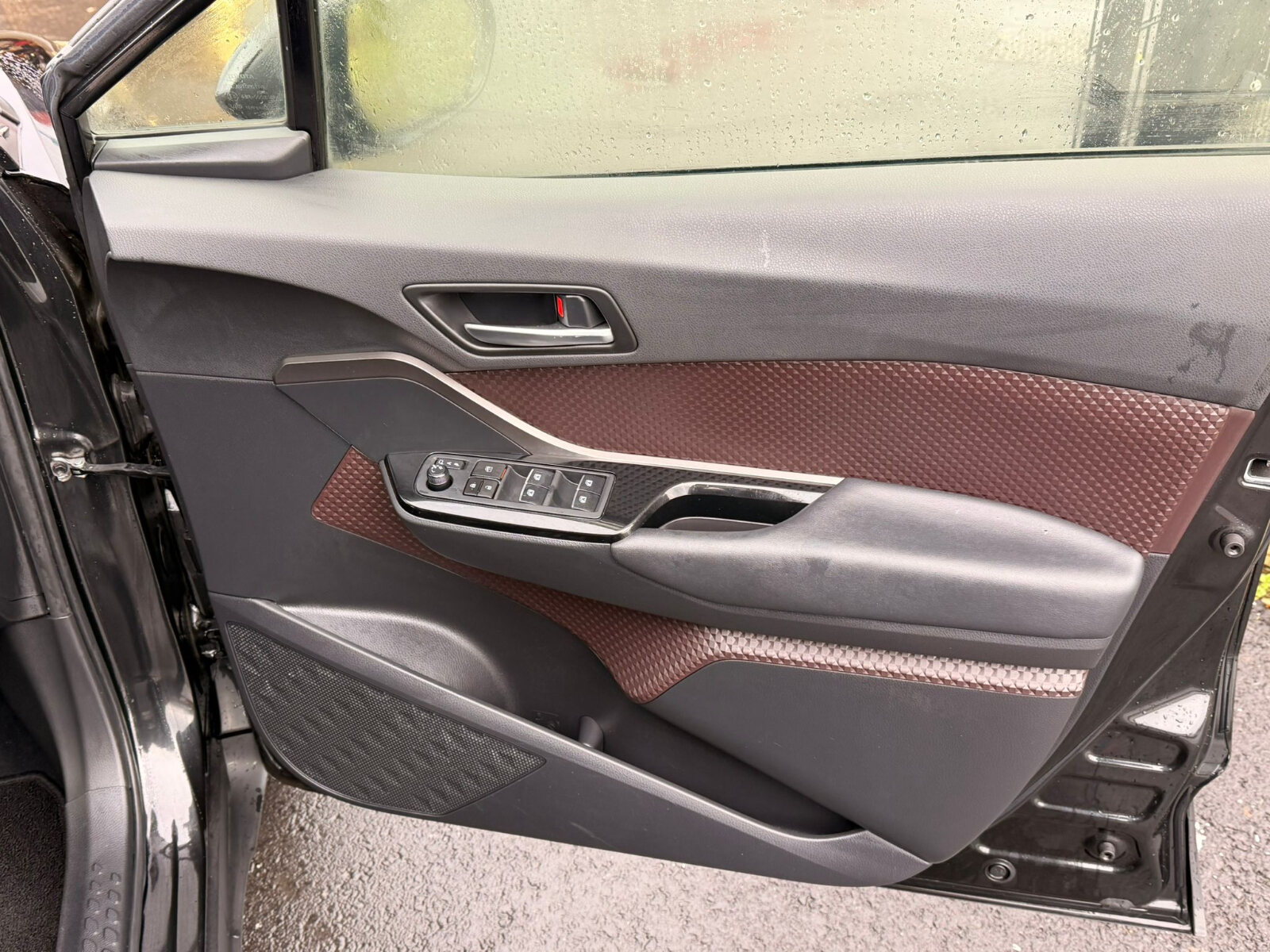 TOYOTA C-HR Hybrid 2017 - Image 11