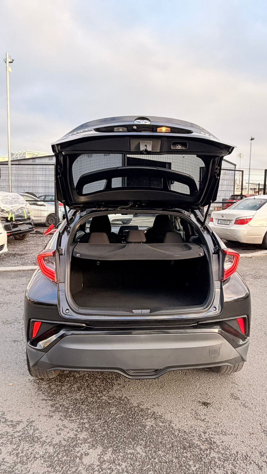 Toyota C-HR Hybrid 2019 - Image 9