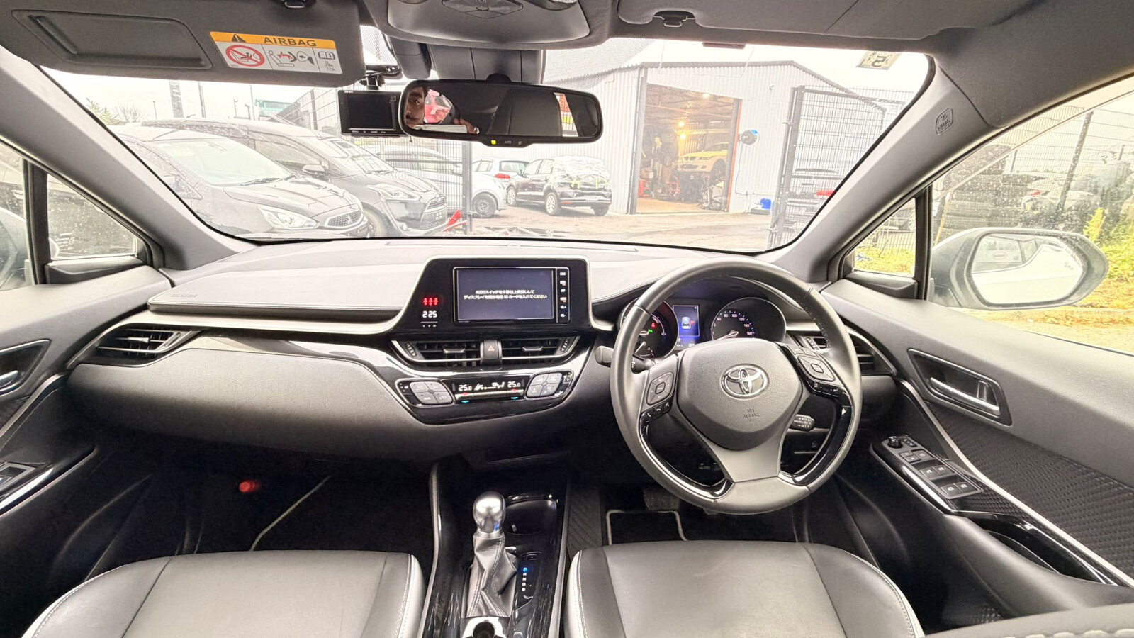 Toyota C-HR Hybrid 2019 - Image 11