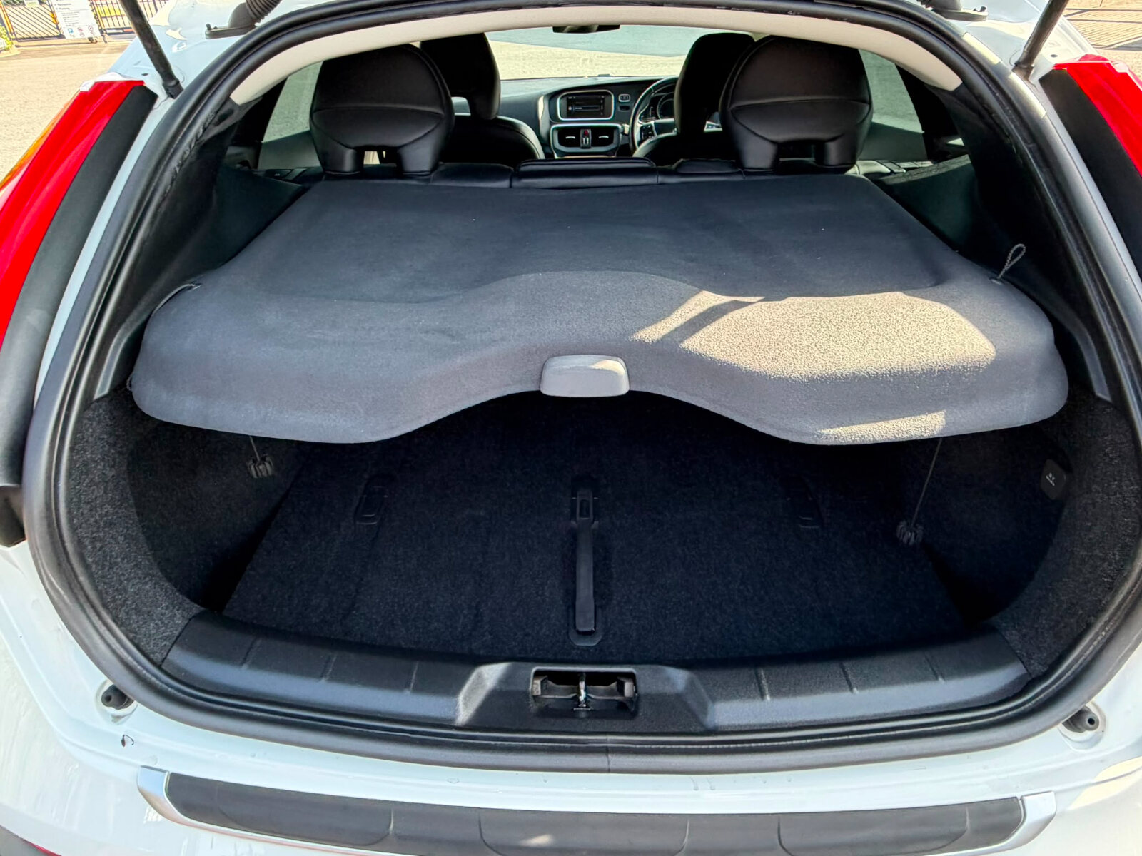 VOLVO V40 2014 WHITE - Image 11